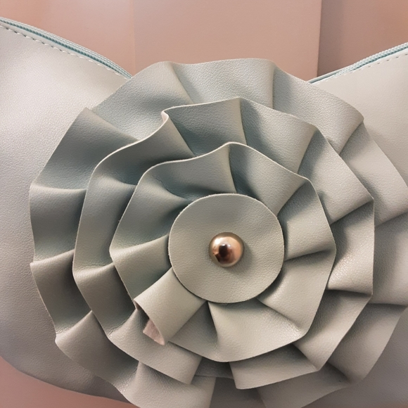 Cool flower purse! - Picture 2 of 2